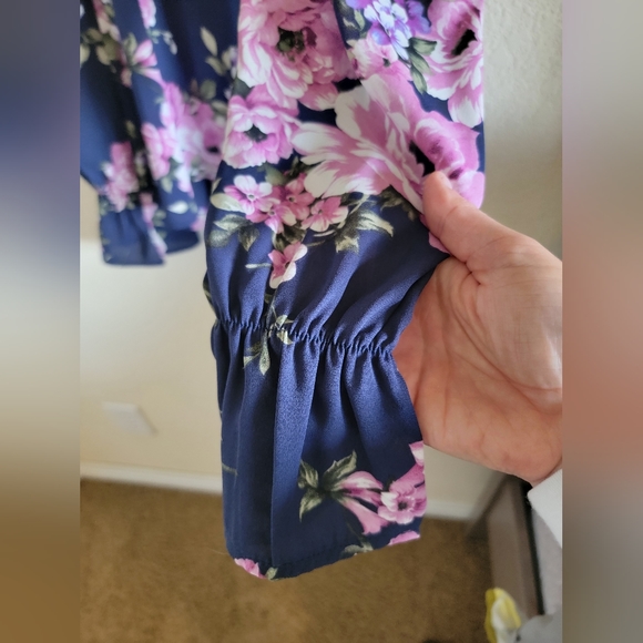 Cold shoulder floral top - Picture 3 of 11